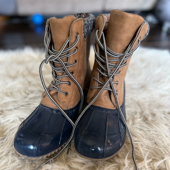 JustFab navy duck boots - Picture 2 of 4